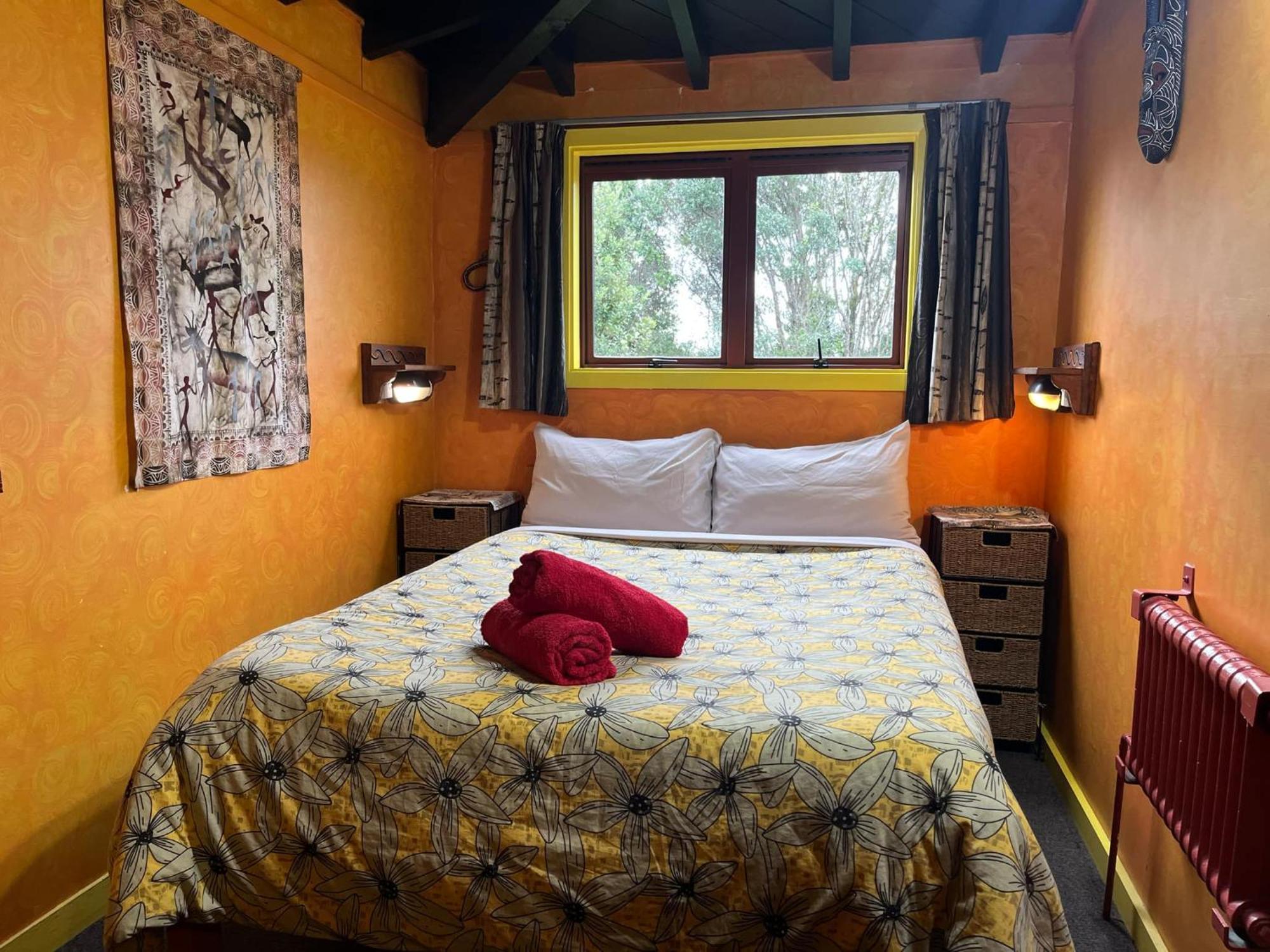 Global Village Travellers Lodge Greymouth Exterior photo The bedroom of the Treehouse
