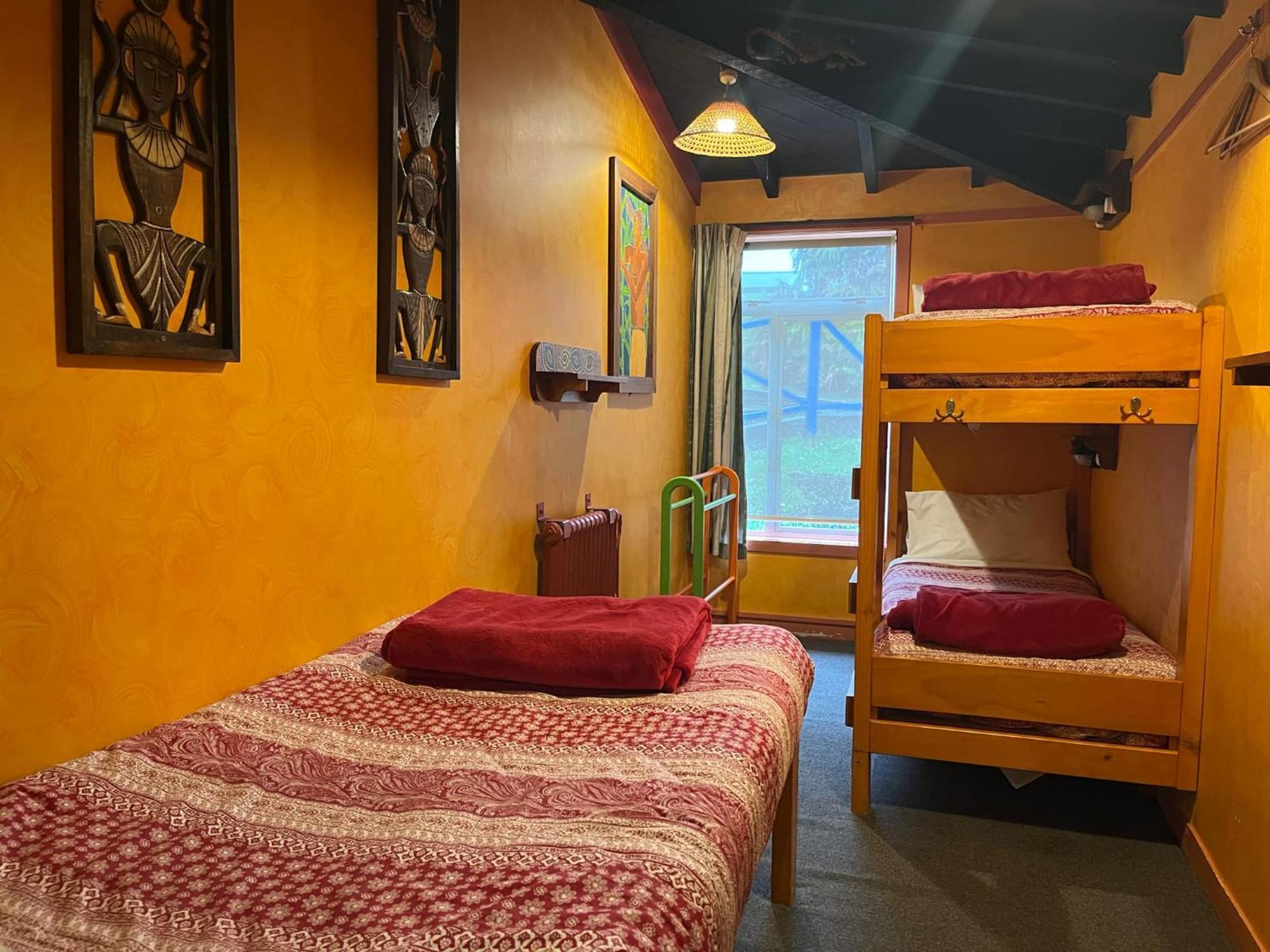 Global Village Travellers Lodge Greymouth Exterior photo A typical hostel room