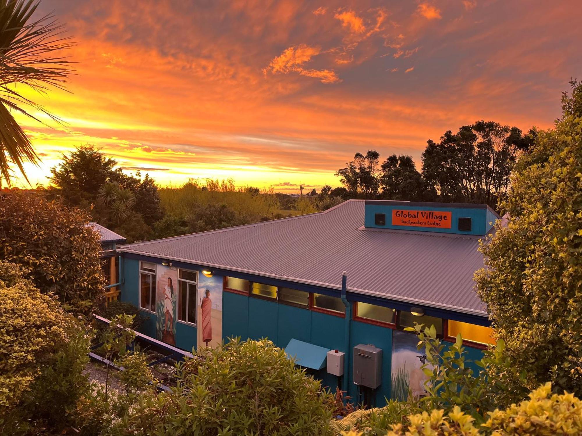 Global Village Travellers Lodge Greymouth Exterior photo The Village Theatre