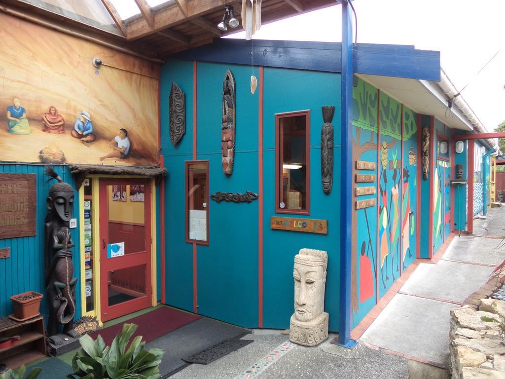 Global Village Travellers Lodge Greymouth Exterior photo The Tiki Lounge
