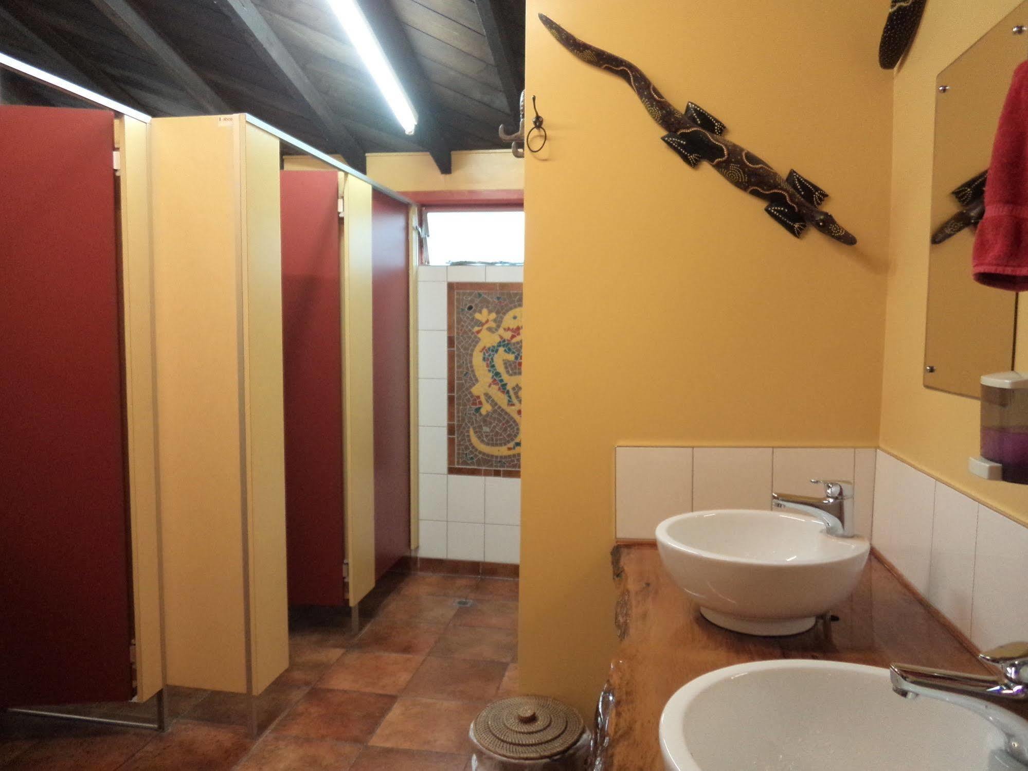 Global Village Travellers Lodge Greymouth Exterior photo Bathroom in a hostel