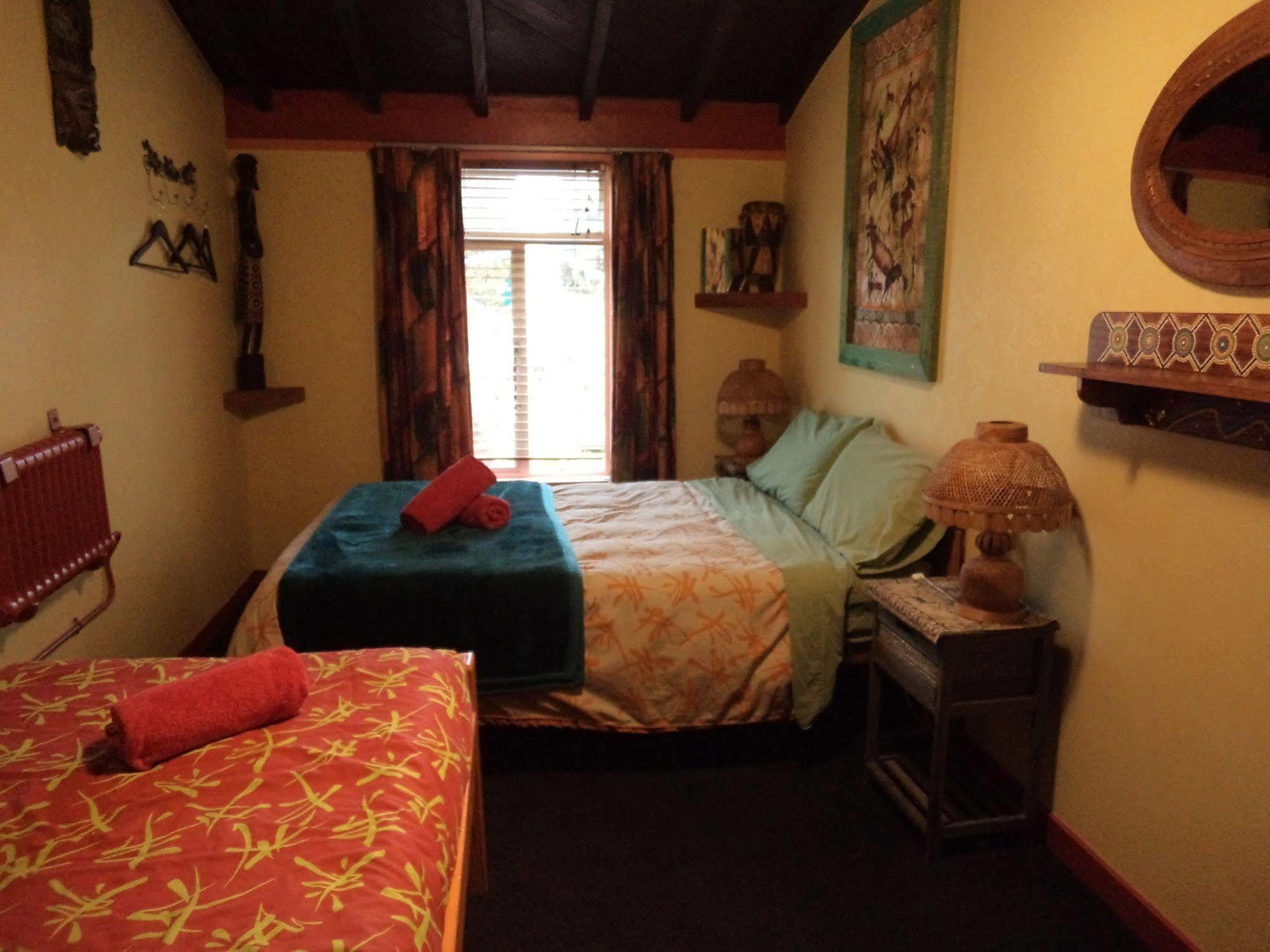Global Village Travellers Lodge Greymouth Exterior photo A bedroom at the hotel